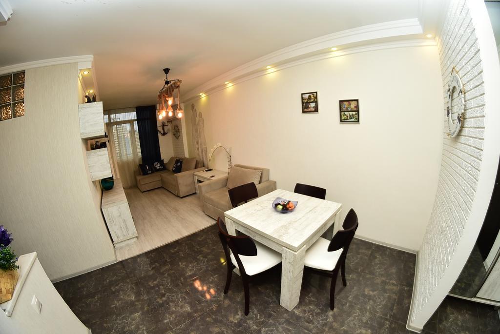 Stars Apartment Batumi Esterno foto